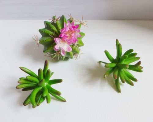 Decoratives Different Small Artificial Plants Blooming Cactus Ball Mini Grass Green Pink Miniature Succulents Desert Fake Plastic Landscape Table Desk Kitchen Home Decor Garden Lifelike Plant