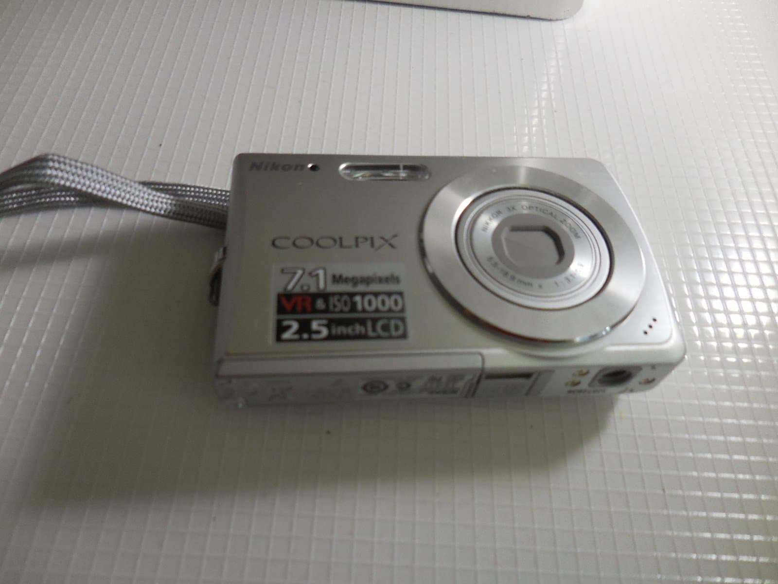 Nikon Coolpix S200 7.1MP Digital Camera with 3x Optical Zoom