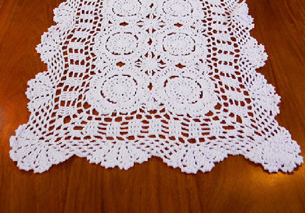Damanni 16 Inch by 19 Inch Rectangular Cotton Handmade Crochet Lace Table Runner Doilies for Coffee Table Dresser Scarf Décor，2PC/Set (16x19 Inch, White)