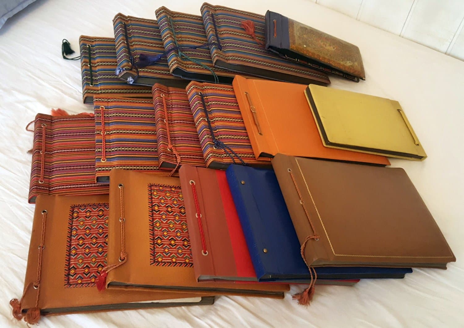 Matchbox Labels: Over 2,000 Elegant Examples from All Over the World Paperback – October 2, 2004