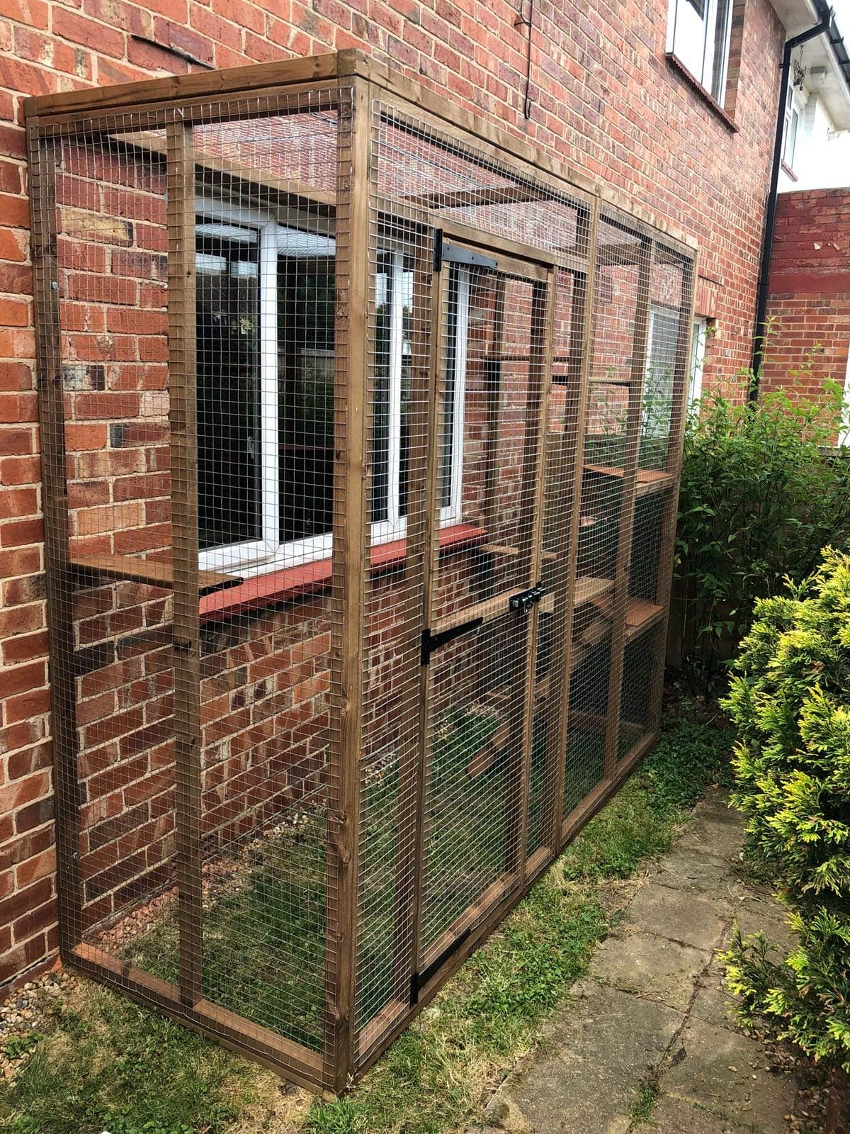 4Wire Catio. 3 Sided Lean to - 6ft x 3ft x 7ft5" Mesh Run with a Door.