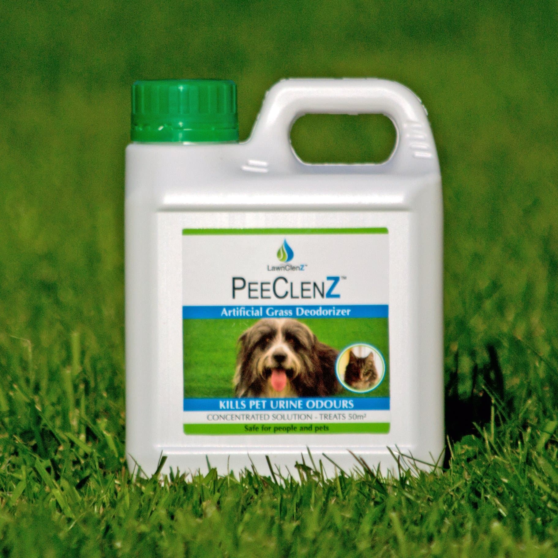 PeeClenz Artificial Grass Lawn Deodorizer Teatment, Kills Pet Urine Odours, Concentrated Solution Treats 50 square meter area - Safe For People & Pets Easy To Use 1000ml